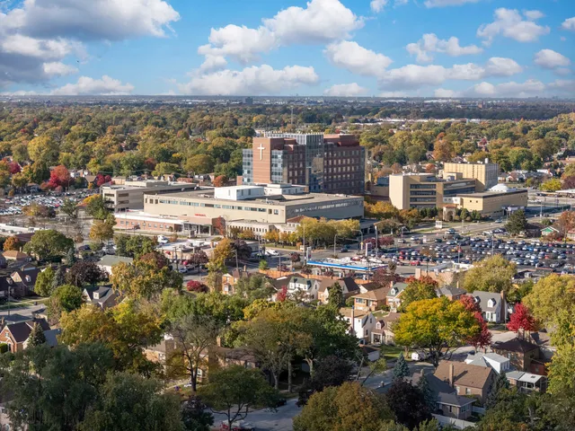 $369,900 | 2720 West 97th Street, Evergreen Park, IL 60805