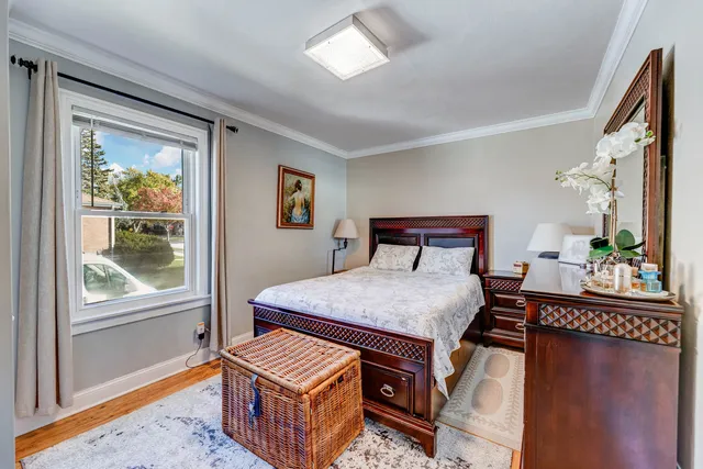 $369,900 | 2720 West 97th Street, Evergreen Park, IL 60805