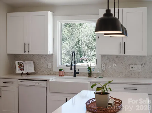 $579,000 | 338 Hawthorne Drive, Brevard, NC 28712