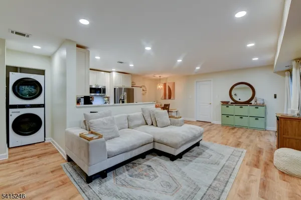 $2,800 | 102 Woods Edge Drive, Unit 102, Succasunna, NJ 07876