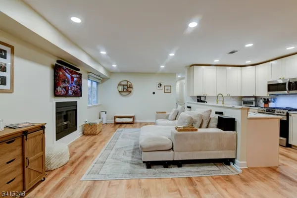 $2,800 | 102 Woods Edge Drive, Unit 102, Succasunna, NJ 07876