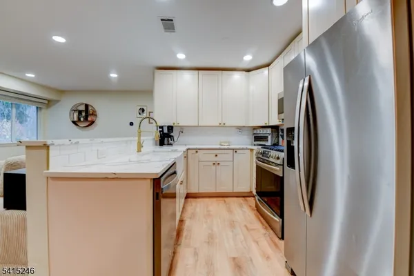 $2,800 | 102 Woods Edge Drive, Unit 102, Succasunna, NJ 07876