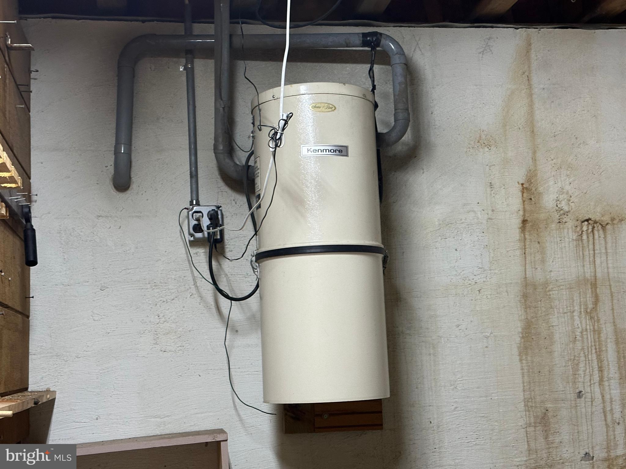 12723 Ridgely Road Greensboro, MD 21639 - Photo 36 of 43 Central vacuum
