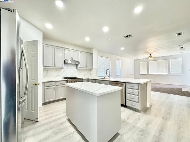 $399,999 | 9516 Sarazen Court, Patterson, CA 95363