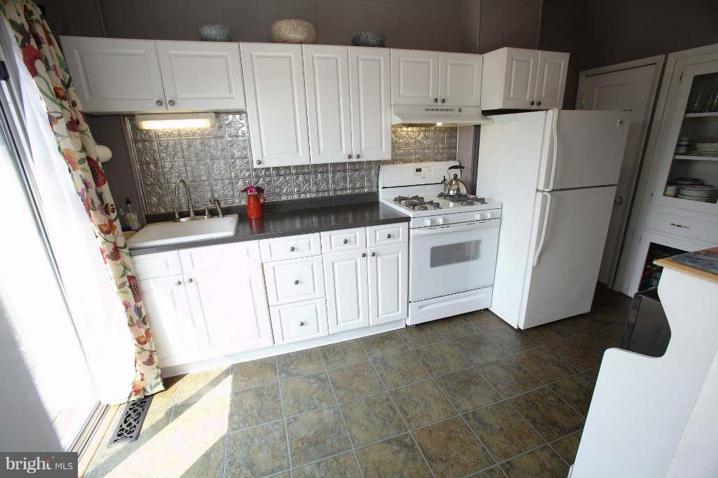 4214 Falls Road Baltimore, MD 21211 - Photo 12 of 29 Kitchen