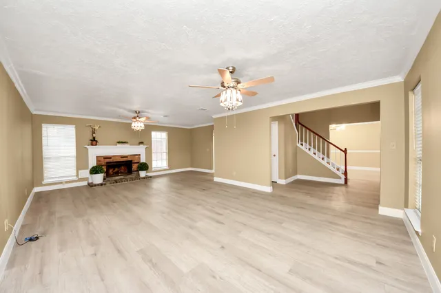 a view of a livingroom with furniture and a ceiling fan