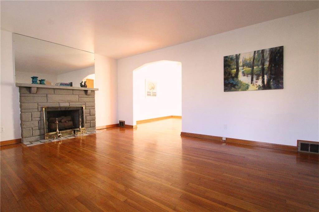 4746 Gardenville Road Baldwin, PA 15236 - Photo 2 of 16 Gallery Image 2
