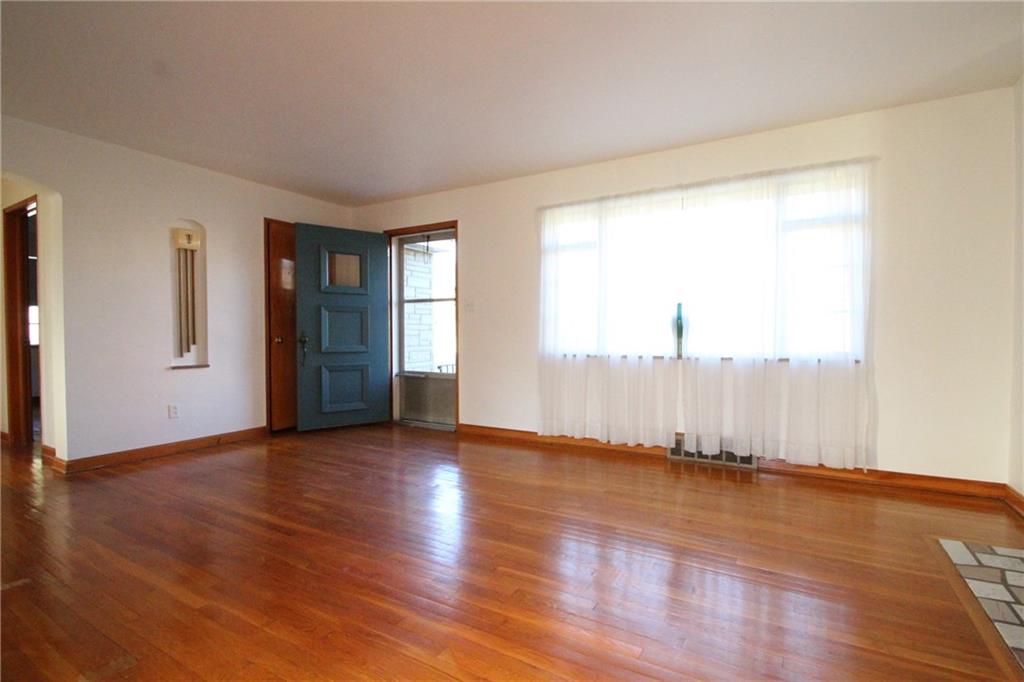 4746 Gardenville Road Baldwin, PA 15236 - Photo 3 of 16 Gallery Image 3