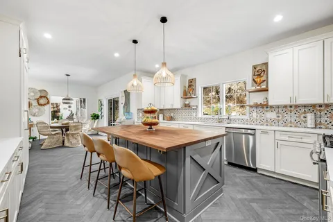 $1,325,000 | 260 Mill River Road, Chappaqua, NY 10514