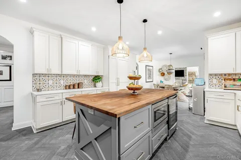 $1,325,000 | 260 Mill River Road, Chappaqua, NY 10514