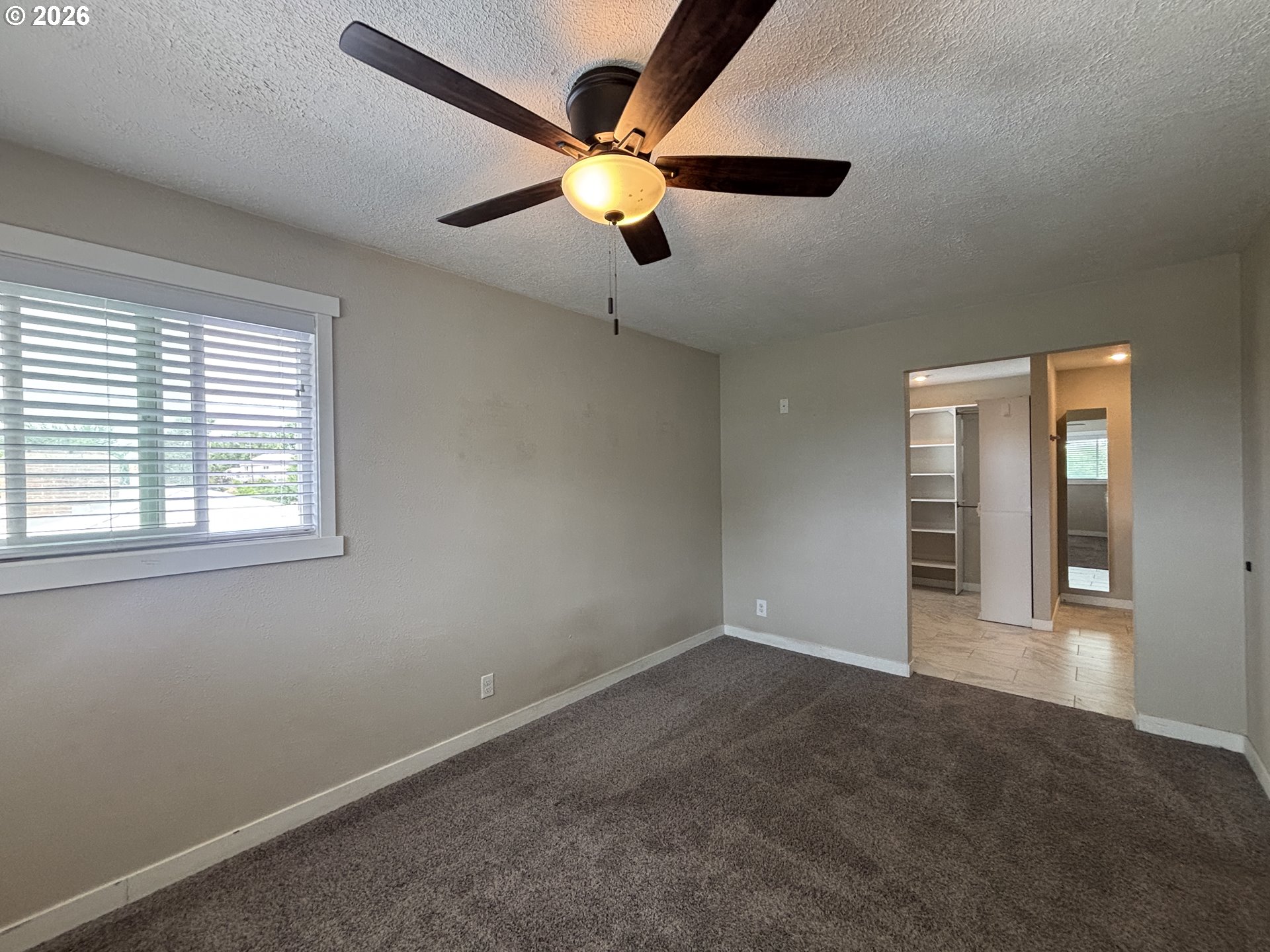 924 Southwest 33rd Street Pendleton, OR 97801 - Photo 6 of 27 an empty room with ceiling fan and window