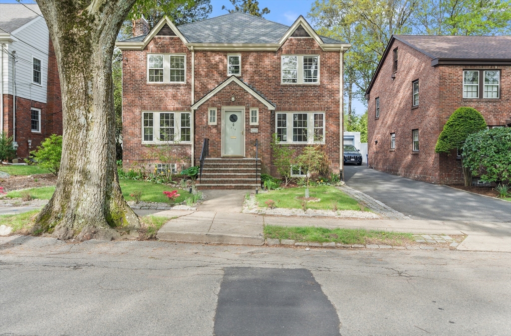 316 Russett Road Chestnut Hill, MA 02467 - Photo 2 of 38