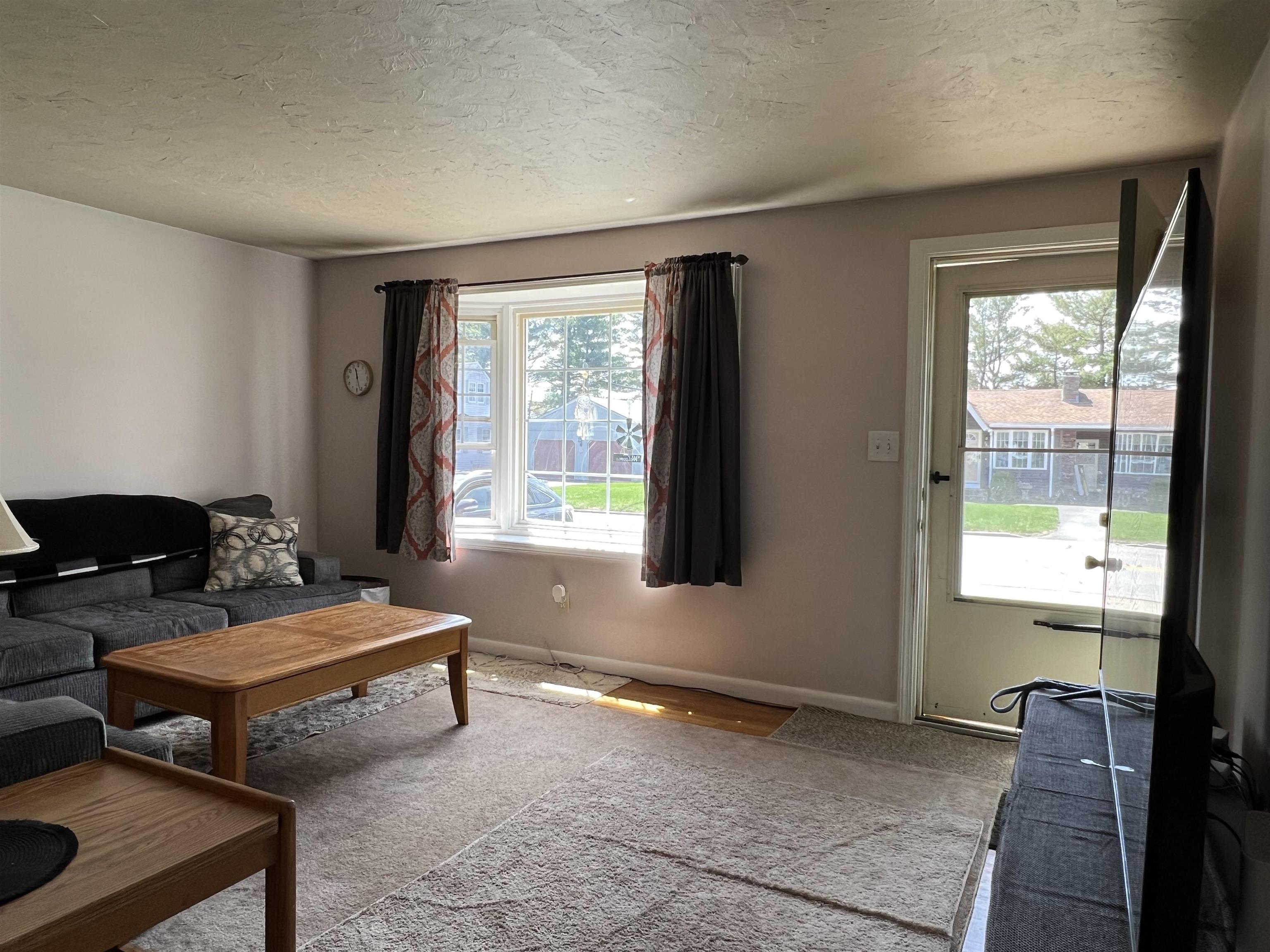 388 Weston Road Manchester, NH 03103 - Photo 11 of 31 Gallery Image 11