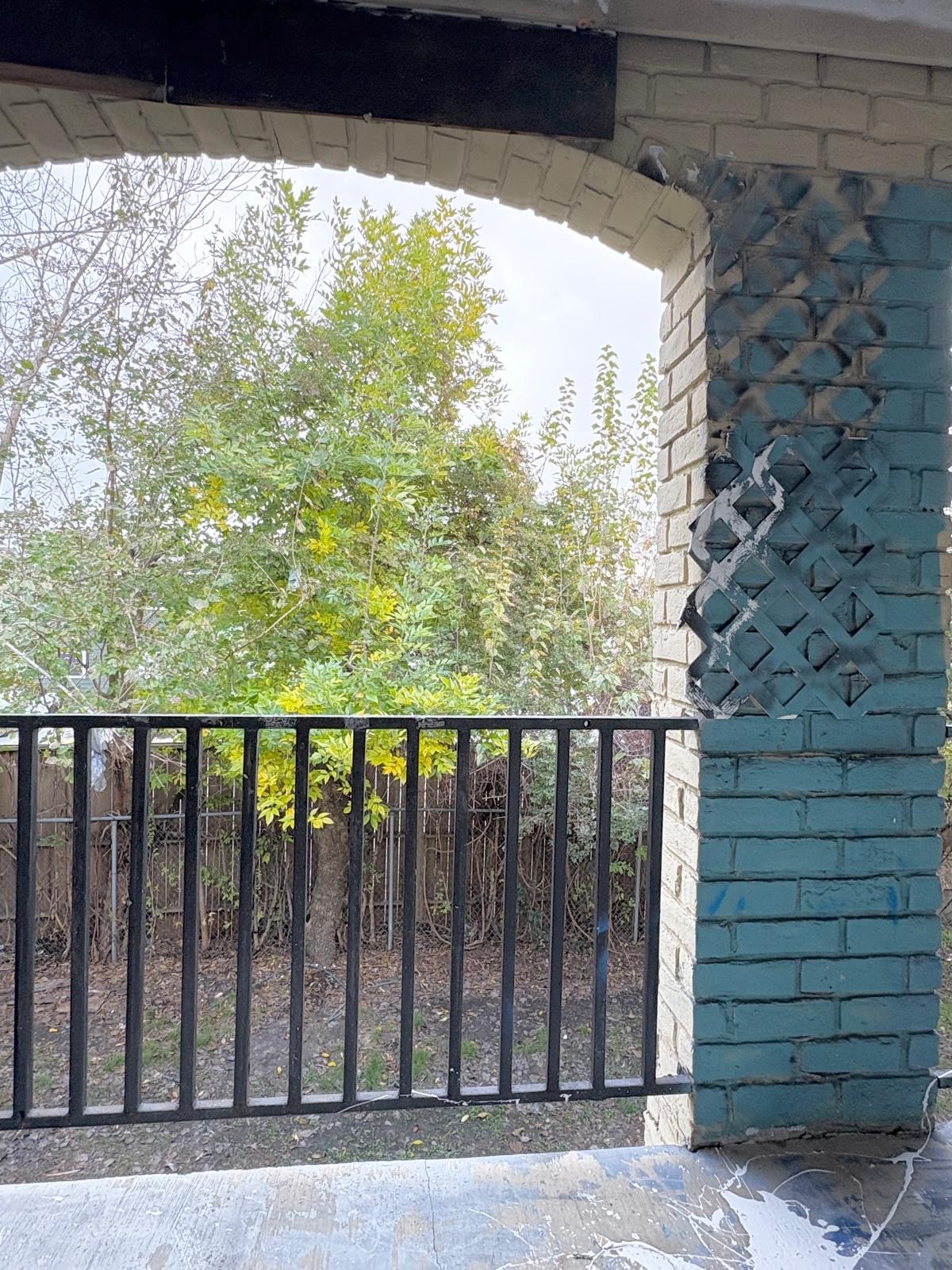 6200 West Tidwell Road, Unit 606 Houston, TX 77092 - Photo 13 of 24 a balcony with street view