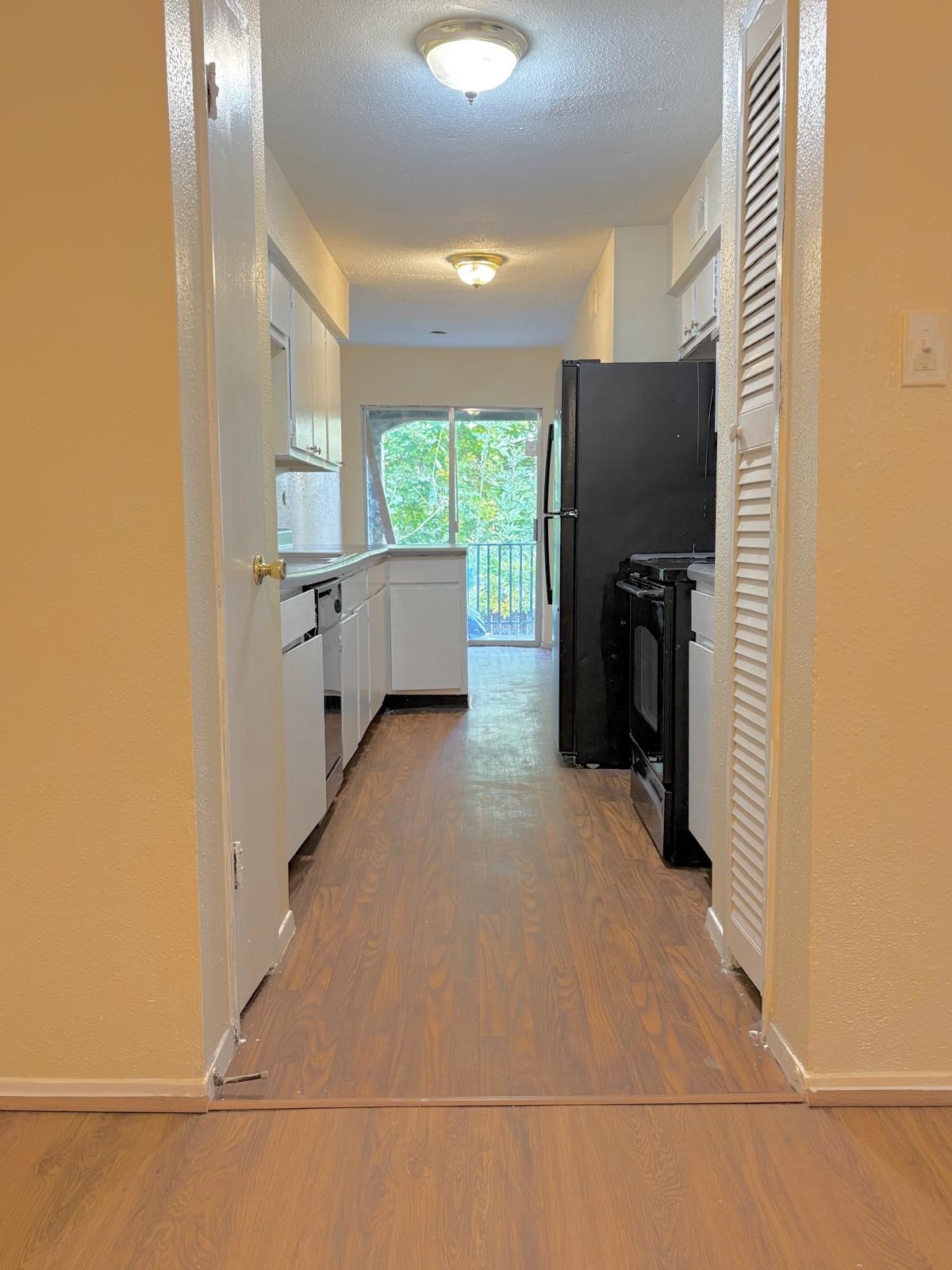 6200 West Tidwell Road, Unit 606 Houston, TX 77092 - Photo 7 of 24 a view of a hallway with workspace