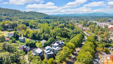 $945,000 | 8 Birdhouse Row, Asheville, NC 28801