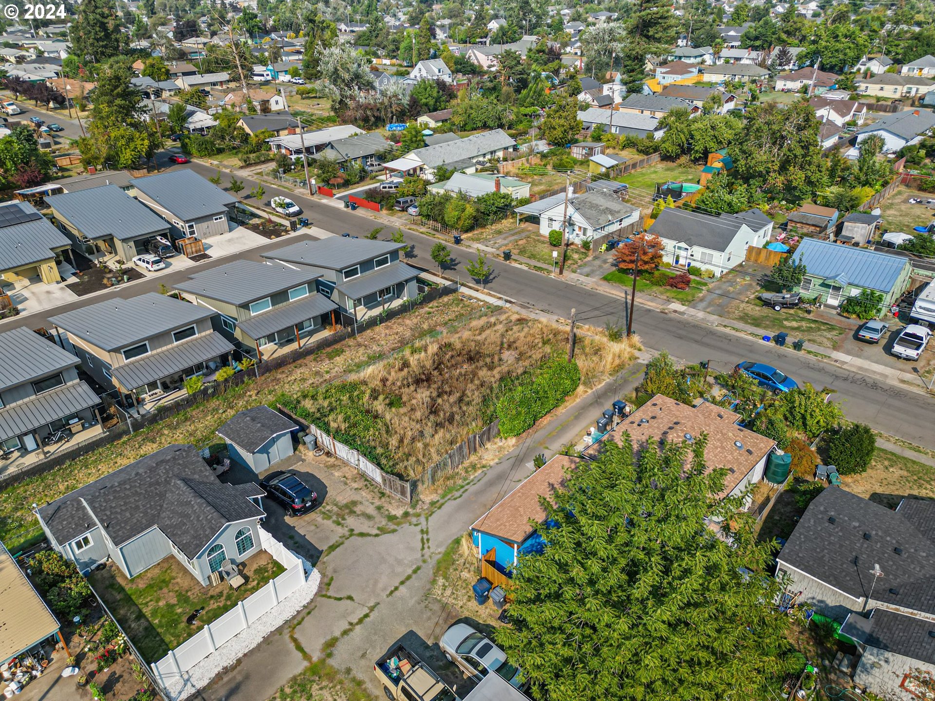 308 19th Street Springfield, OR 97477 - Photo 4 of 9