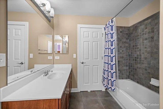 $734,500 | 7 Birchwood Court, Lake In The Hills, IL 60156