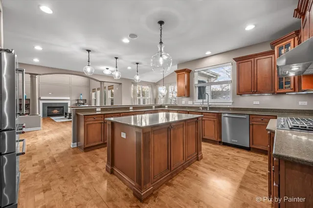 $734,500 | 7 Birchwood Court, Lake In The Hills, IL 60156