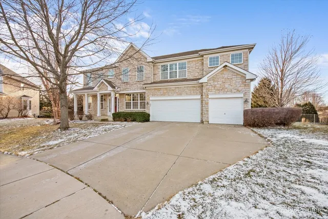 $734,500 | 7 Birchwood Court, Lake In The Hills, IL 60156