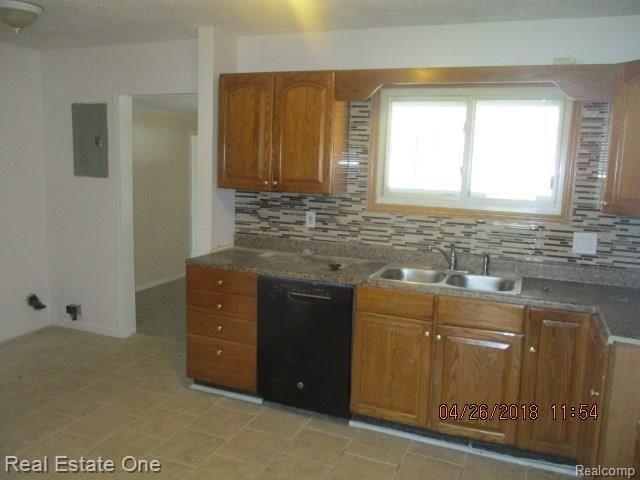 6306 Beech Daly Road Taylor, MI 48180 - Photo 13 of 24 20604 Annapolis 127.JPG