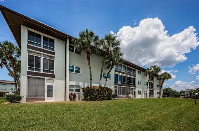 $1,750 | 5157 Silent Loop, Unit 301, New Port Richey, FL 34652