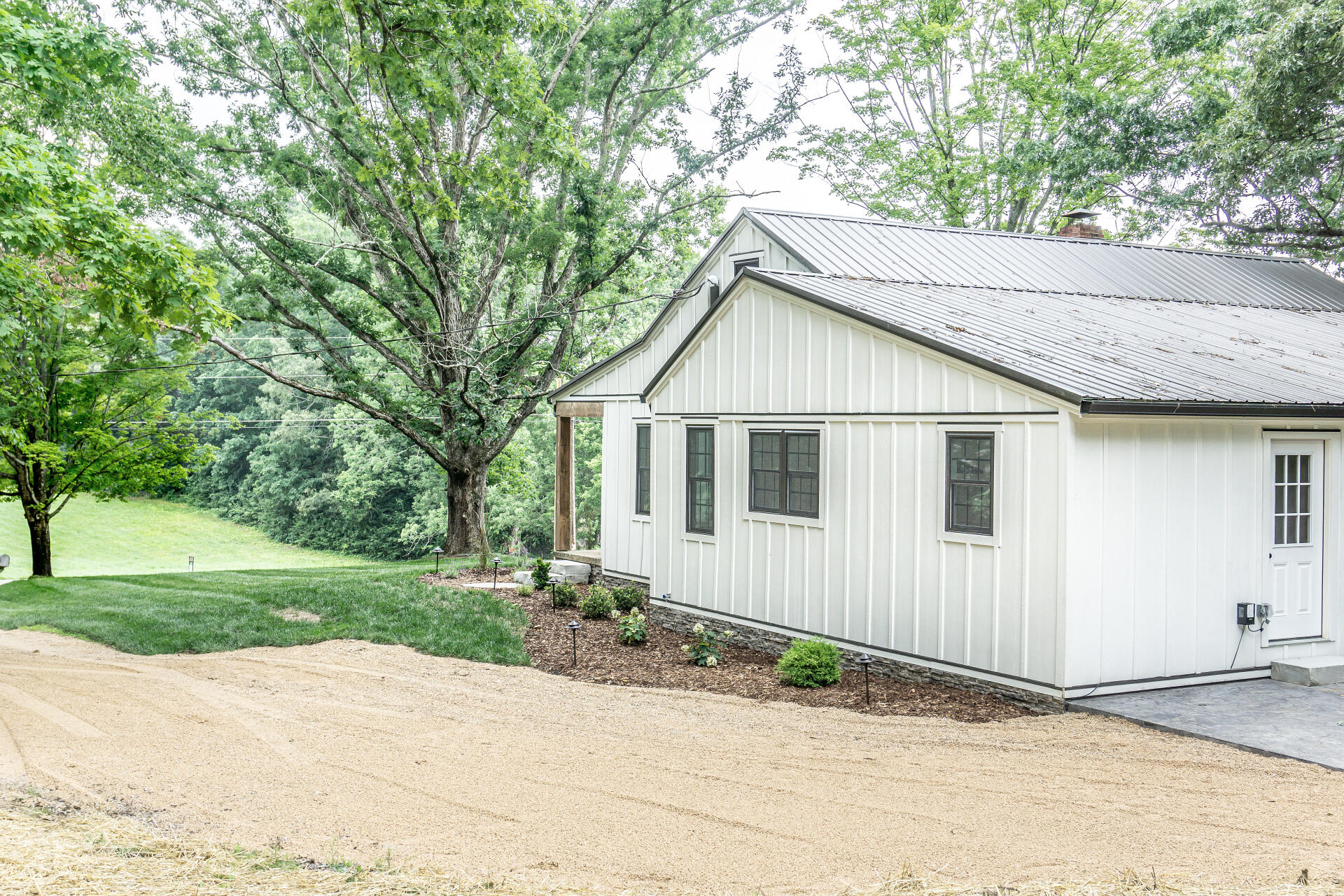290 Hartman Road Greeneville, TN 37743 - Photo 3 of 72 290HartmanG_056