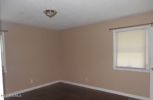 2512 Country Club Road Jacksonville, NC 28546 - Photo 8 of 9 P7291147 (Copy)