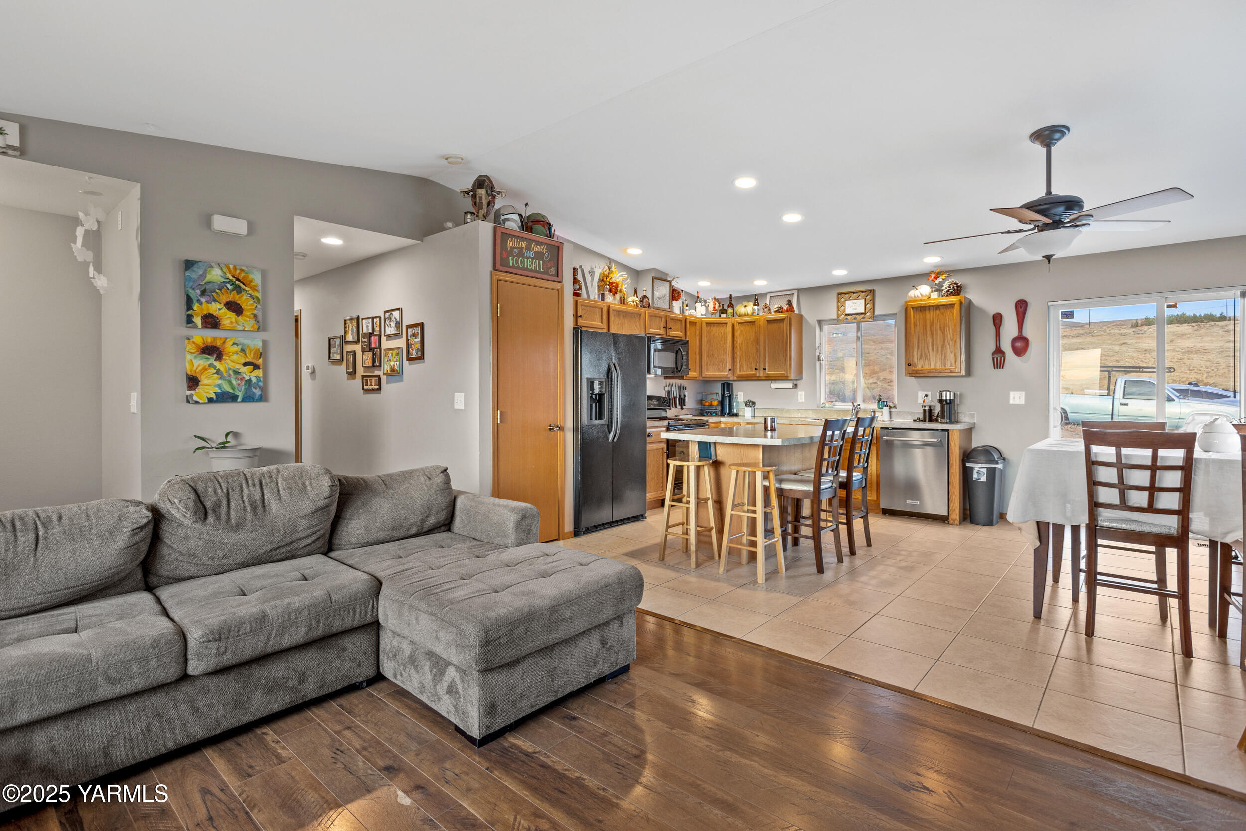 150 Solar Lane Yakima, WA 98901 - Photo 14 of 27 a living room with furniture and kitchen view