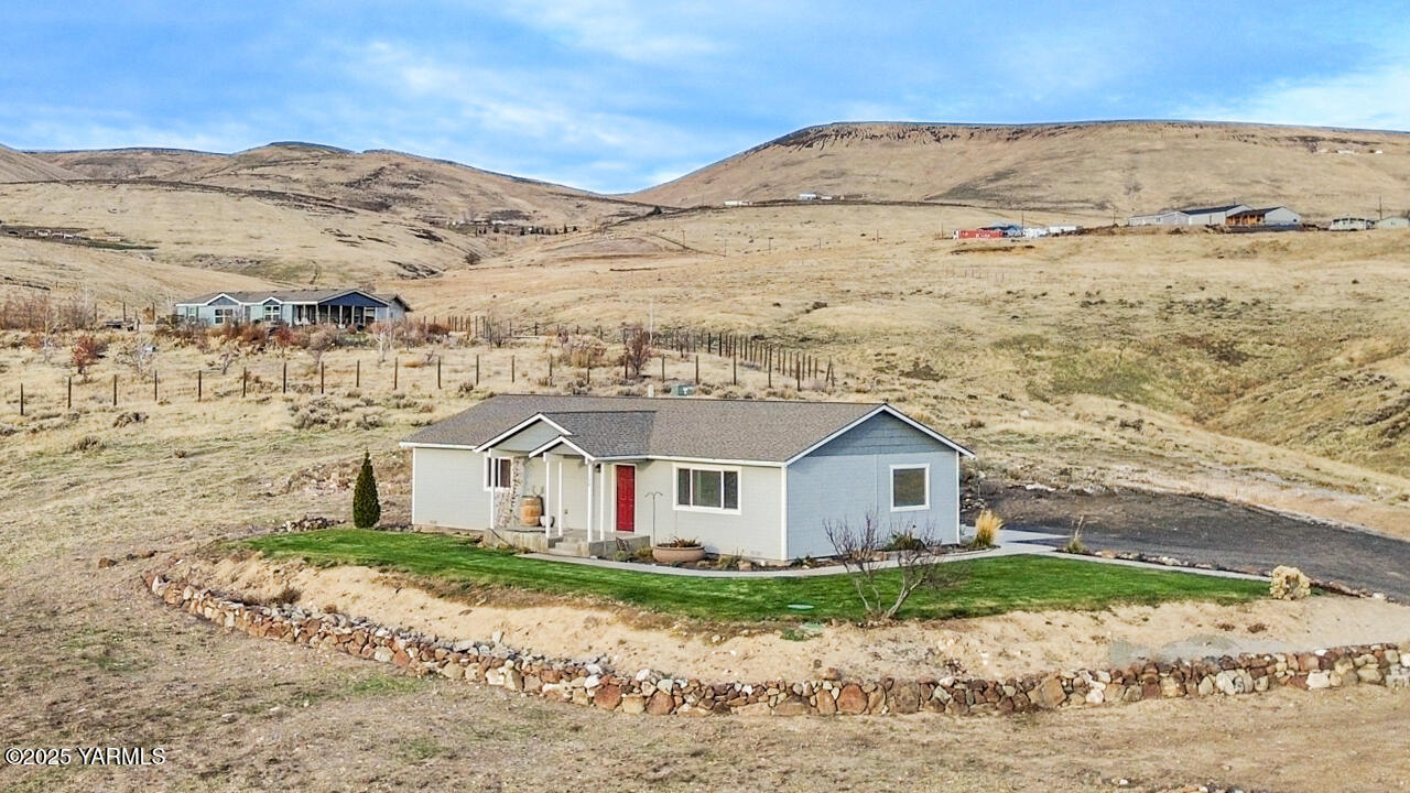 150 Solar Lane Yakima, WA 98901 - Photo 2 of 27 a view of a house with a yard