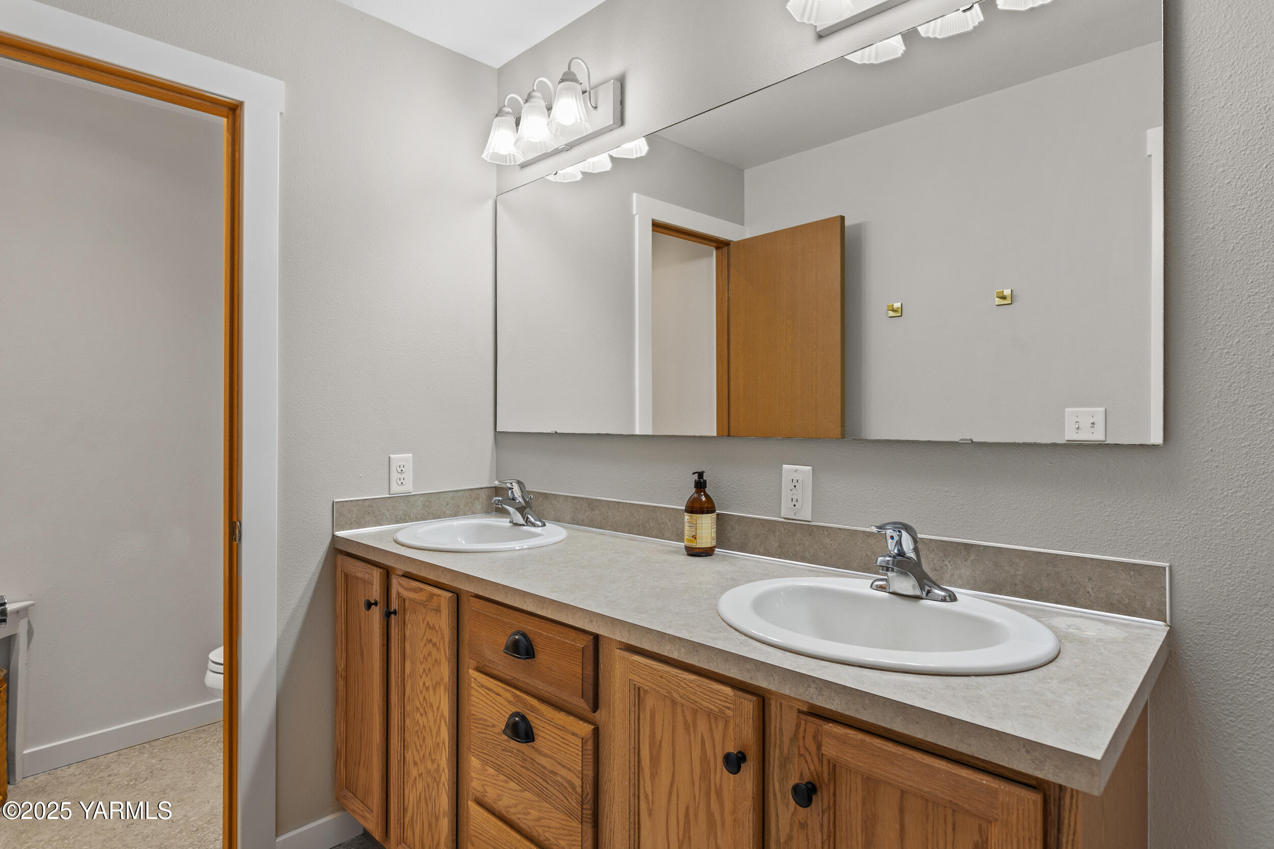 150 Solar Lane Yakima, WA 98901 - Photo 8 of 27 a bathroom with a sink double vanity and a mirror