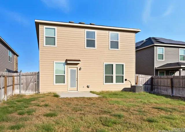 $1,950 | 245 Blacktail Drive, New Braunfels, TX 78130