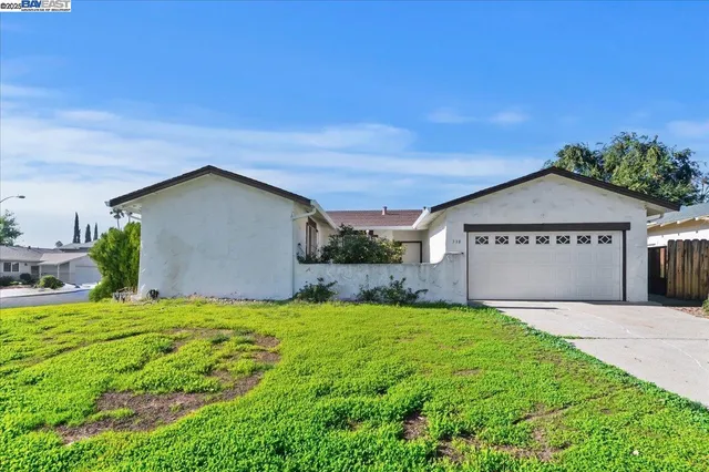 a view of a house with a yard and garage