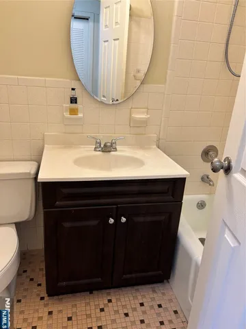 $1,950 | 1590 Anderson Avenue, Unit 19D, Fort Lee, NJ 07024