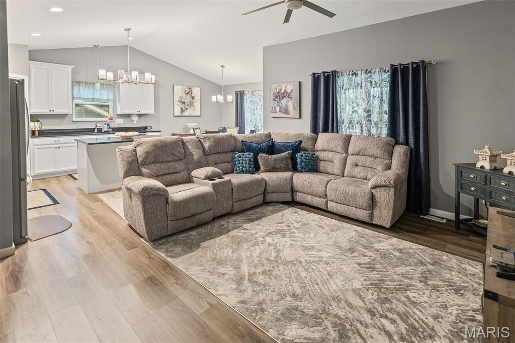 7990 Sonora Ridge Caseyville, IL 62232 - Photo 4 of 41