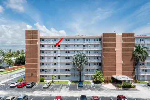 $195,000 | 610 Northeast 12th Avenue, Unit 602, Hallandale Beach, FL 33009