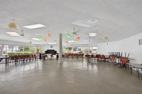 $195,000 | 610 Northeast 12th Avenue, Unit 602, Hallandale Beach, FL 33009