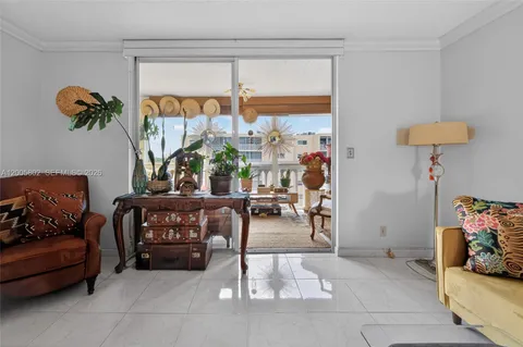 $195,000 | 610 Northeast 12th Avenue, Unit 602, Hallandale Beach, FL 33009