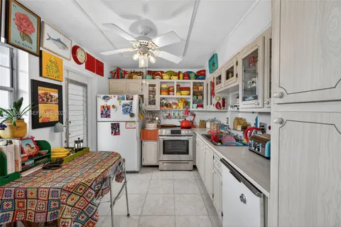 $195,000 | 610 Northeast 12th Avenue, Unit 602, Hallandale Beach, FL 33009