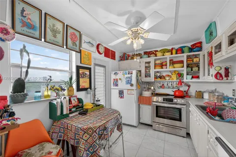 $195,000 | 610 Northeast 12th Avenue, Unit 602, Hallandale Beach, FL 33009