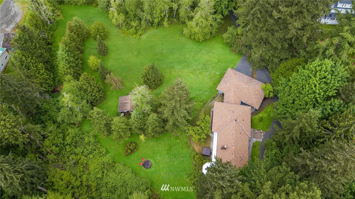 27819 Southeast Issaquah-Fall City Road Fall City, WA 98024 - Photo 39 of 39 a backyard of a house with lots of green space