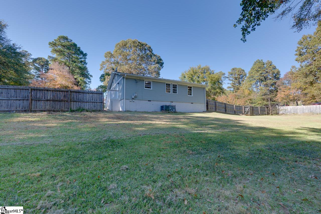 24 Springbrook Court Spartanburg, SC 29301 - Photo 2 of 29