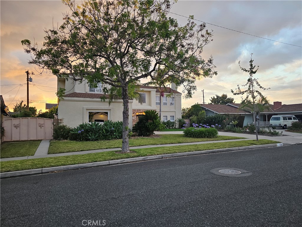 11541 Donovan Road Rossmoor, CA 90720 - Photo 5 of 51 Inviting exterior