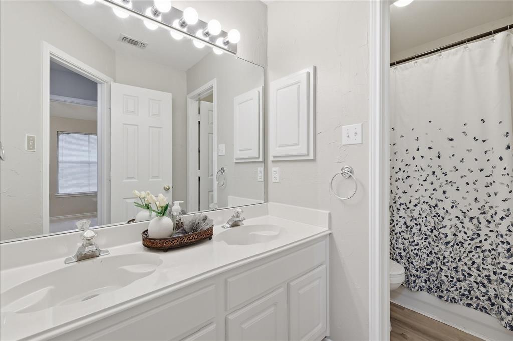 1674 Knoll Ridge Circle Corinth, TX 76210 - Photo 28 of 34 Upstairs bathroom