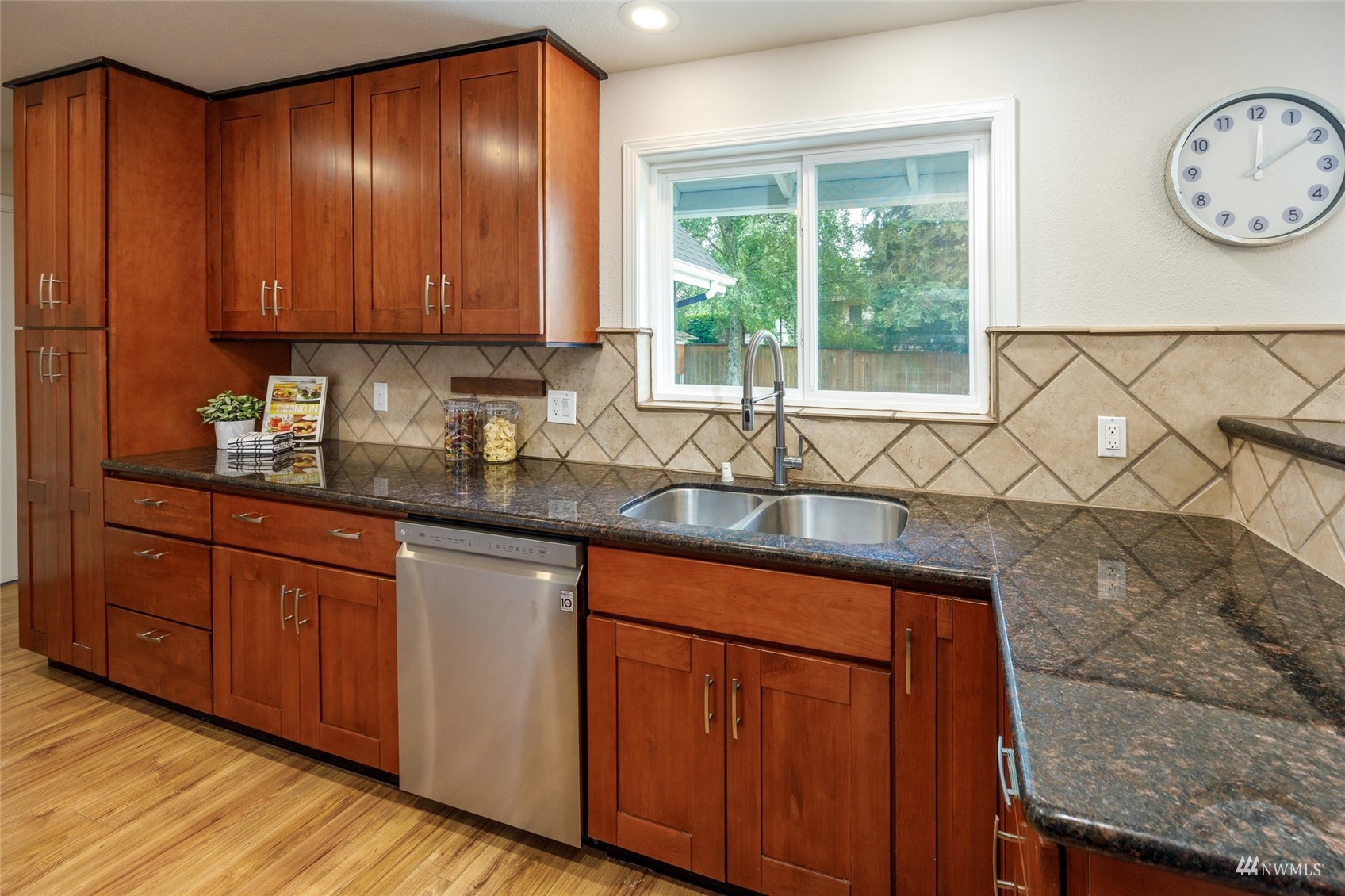 2521 Whitman Court Northeast Renton, WA 98059 - Photo 8 of 29 Gallery Image 8