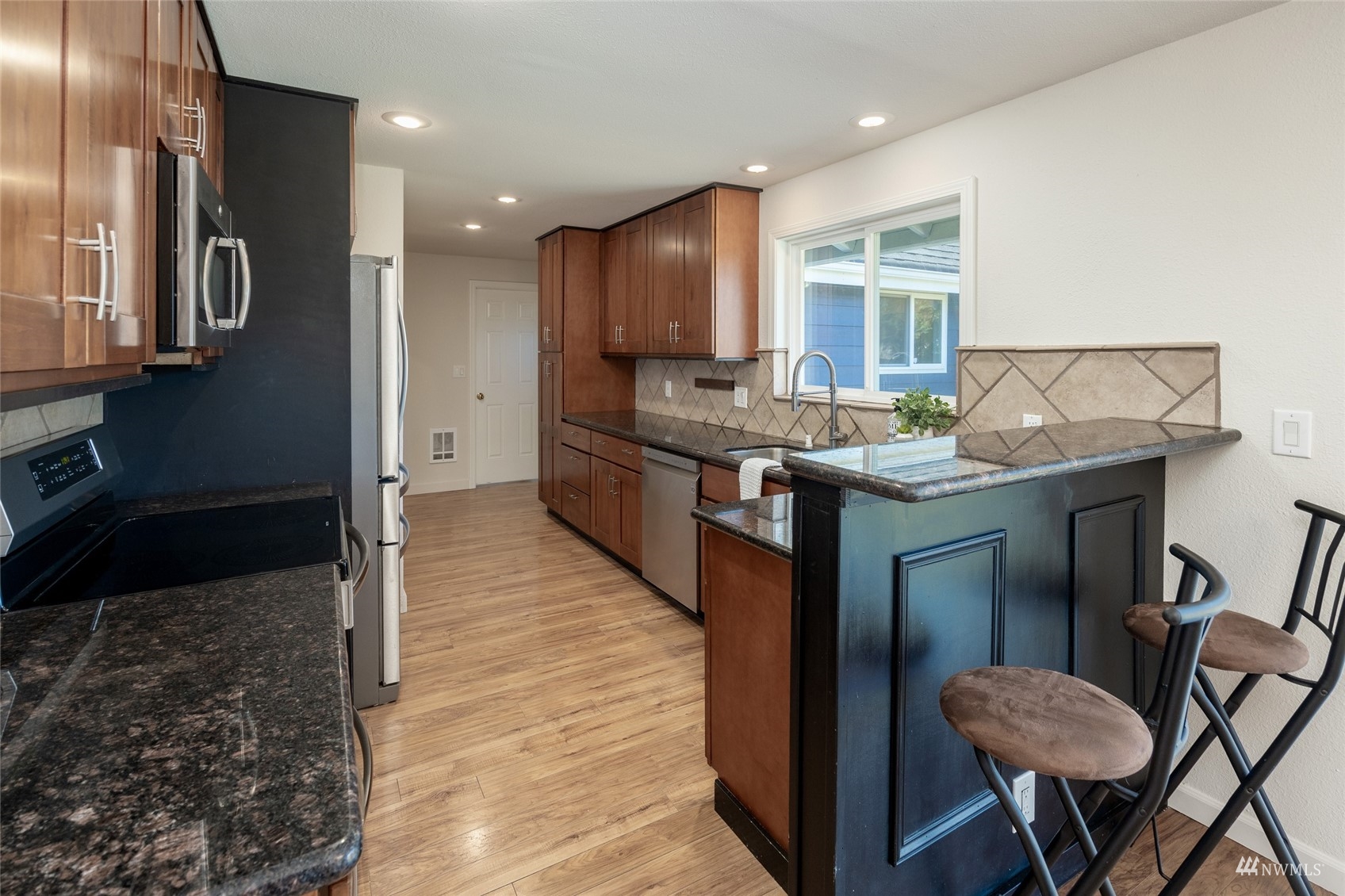 2521 Whitman Court Northeast Renton, WA 98059 - Photo 10 of 29 Gallery Image 10