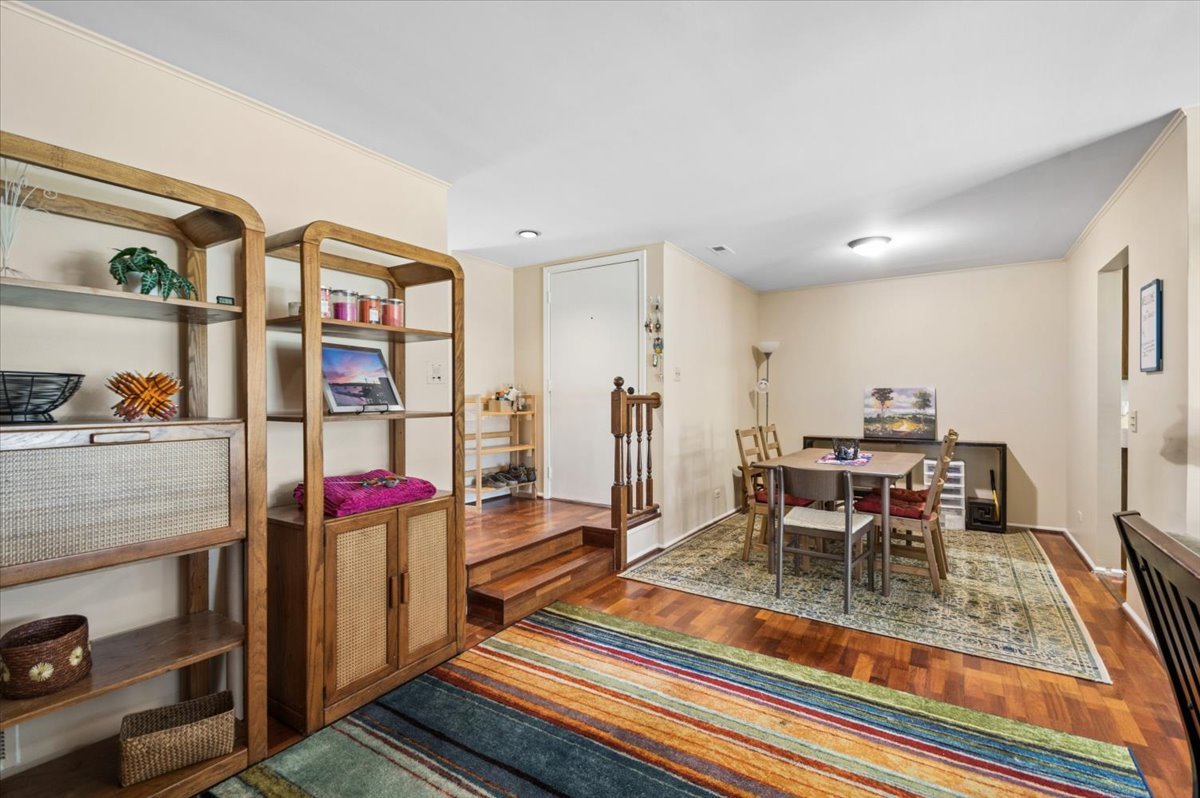 166 Hemingway Court, Unit 252 Vernon Hills, IL 60061 - Photo 3 of 18 a living room with furniture and a rug