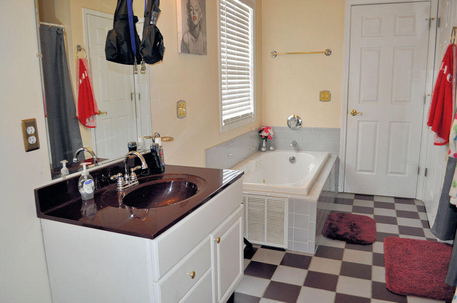5640 Dearing Road Talbott, TN 37877 - Photo 30 of 40 jack and jill bathroom