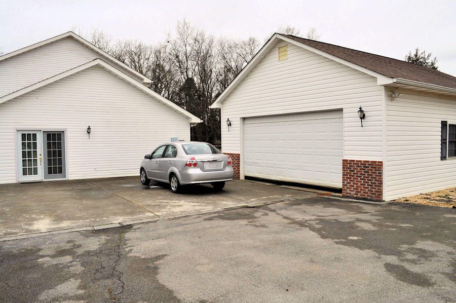 5640 Dearing Road Talbott, TN 37877 - Photo 35 of 40 garage1