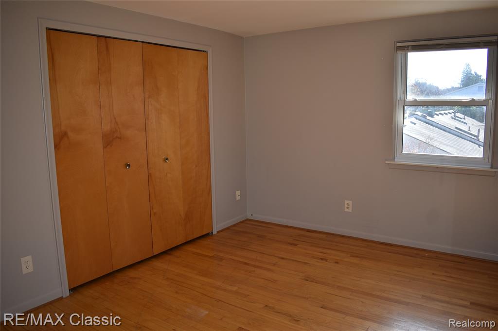 1977 Meadow Ridge Drive Walled Lake, MI 48390 - Photo 33 of 53